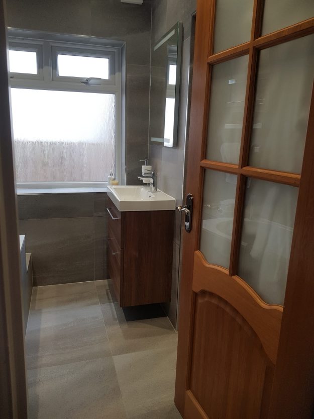 283455558_10228950809138884_7861791938745303750_n Designing Small Bathrooms