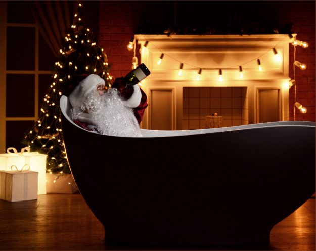 Bad,Santa,Claus,Lying,In,Bathtub,Over,Christmas,Tree,Interior stylish bathrooms